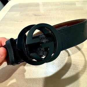 Gucci g buckle belt in black